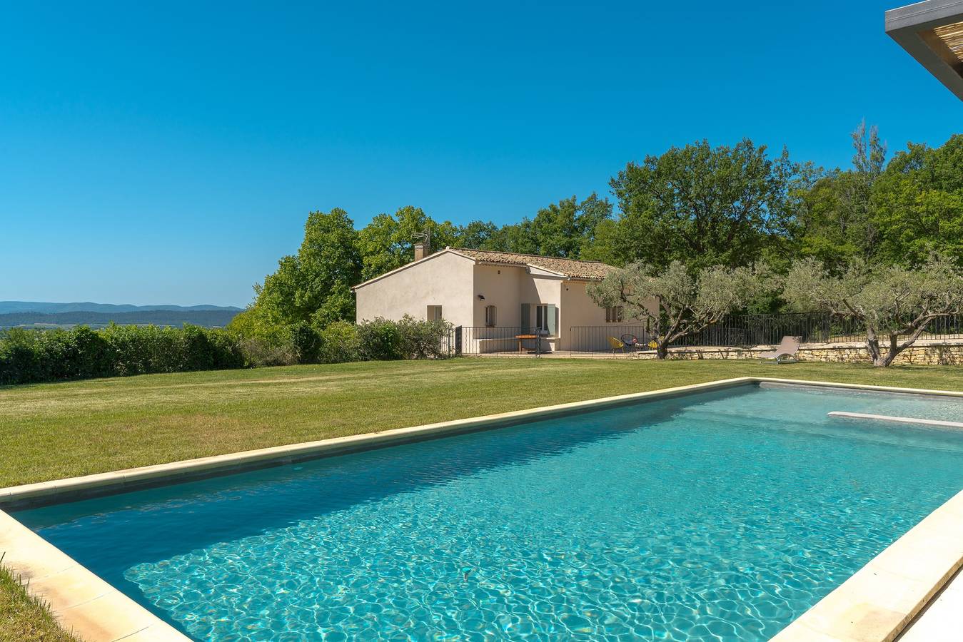 Entire apartment, Apartment 'Sur Les Hauteurs Du Luberon' with Private Pool and Wi-Fi in Cucuron, Parc naturel régional du Luberon