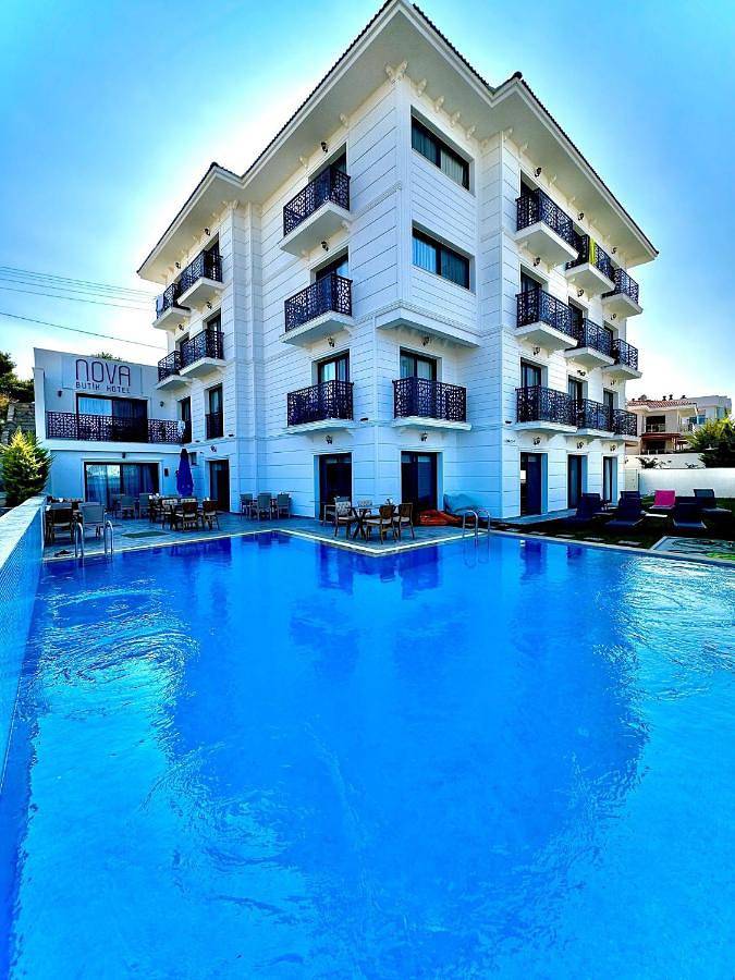 Hotel voor 3 personen, met tuin en zwembad in Cesme