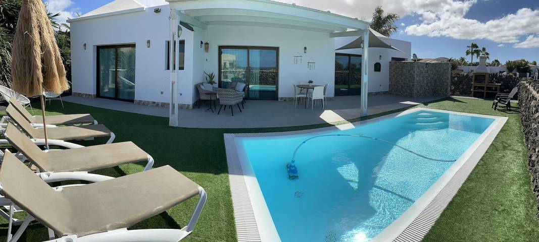 Ferienhaus für 4 Personen, mit Terrasse und Garten sowie Pool