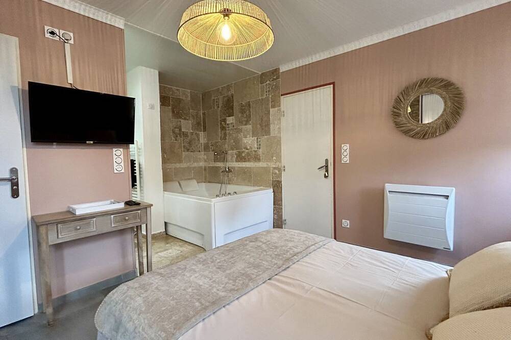 Terre & Merveilles 1, country house with 1 jacuzzi for 4 people in Favières, Abbeville und Umgebung