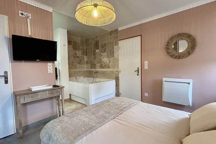 Terre & Merveilles 1, country house with 1 jacuzzi for 4 people in Favières, Abbeville und Umgebung