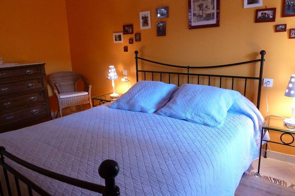 Gite de charme rénové avec goût au coeur du Vaucluse in Pernes-les-Fontaines, Vaucluse