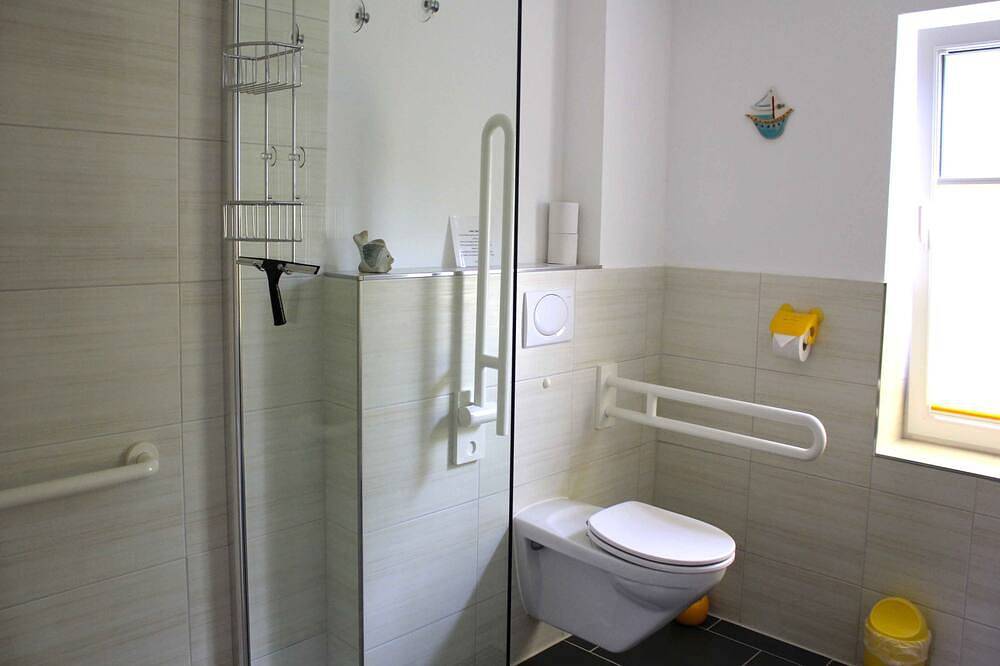 Fz Erdgeschoss - Ferienzimmer mit Bed and Breakfast in Bollewick, Müritz