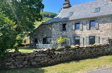 Gîte pour 9 personnes, avec terrasse et jardin, animaux acceptés à Le Claux