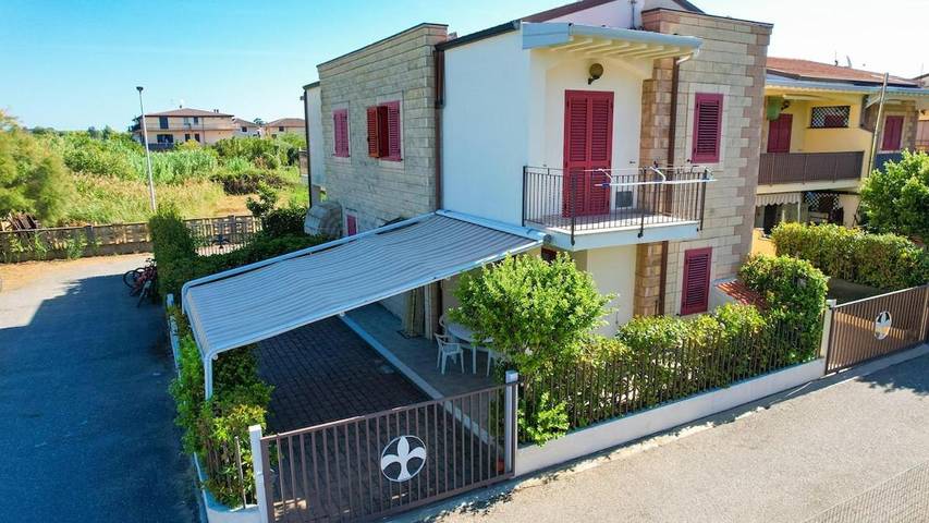 Casa vacanza per 6 persone, con panorama e giardino nonché balcone in Villapiana Lido