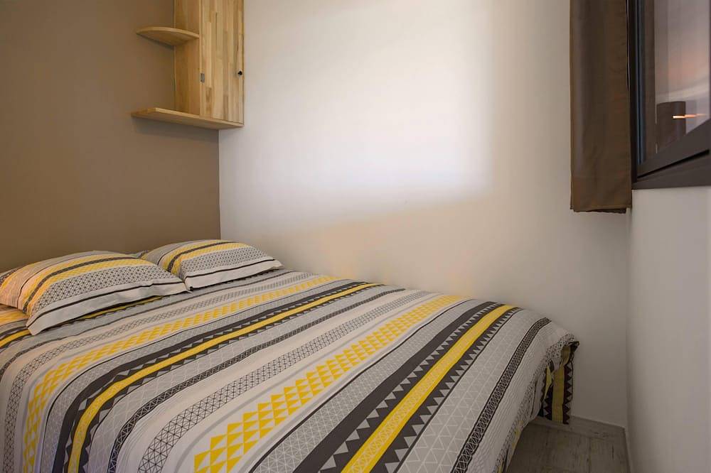 Entire apartment, The Pradet Appart 4 pers sea view beach 50m in Le Pradet, Parc national Port-Cros