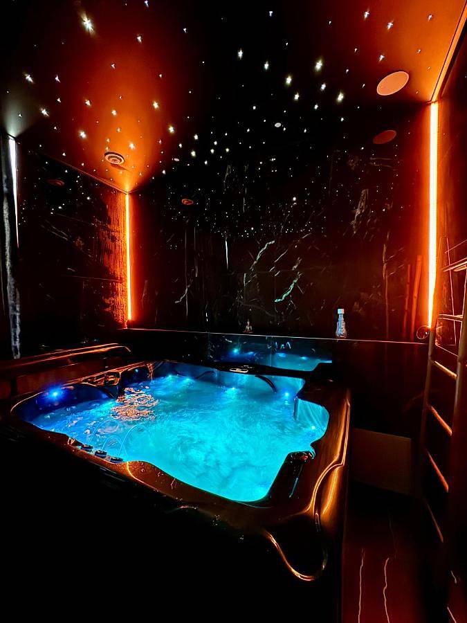 Maison de vacances pour 2 personnes, avec Jacuzzi et Sauna à Charleroi