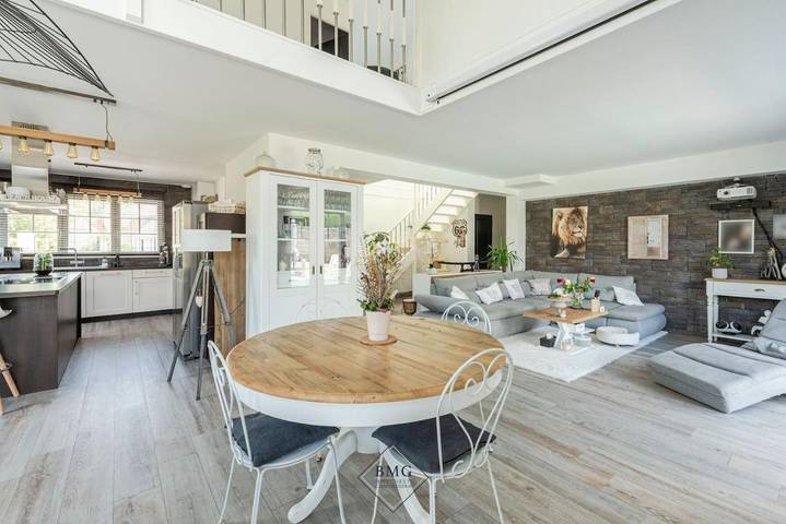 Location de vacances pour 12 personnes, avec vue ainsi que piscine et jardin à Magny-le-Hongre - 3