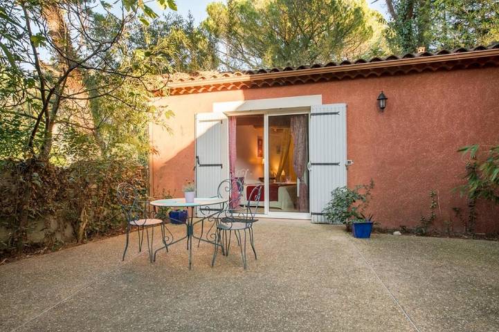 Location de vacances pour 3 personnes, avec terrasse ainsi que jacuzzi et jardin à Castillon-du-Gard - 3