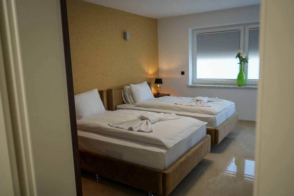 Ganze Wohnung, 3-Zi Wohnung für Messe, Familie & Monteure in Berenbostel, Garbsen