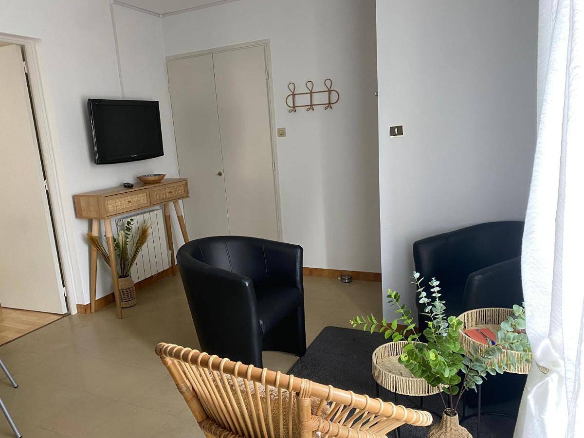 Appartement entier, Confortable et agréable T1 n•1 in Ussel, Région d'Ussel