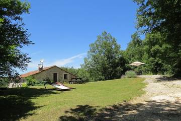 Gîte pour 5 personnes, avec piscine et jardin à La Rochebeaucourt-et-Argentine