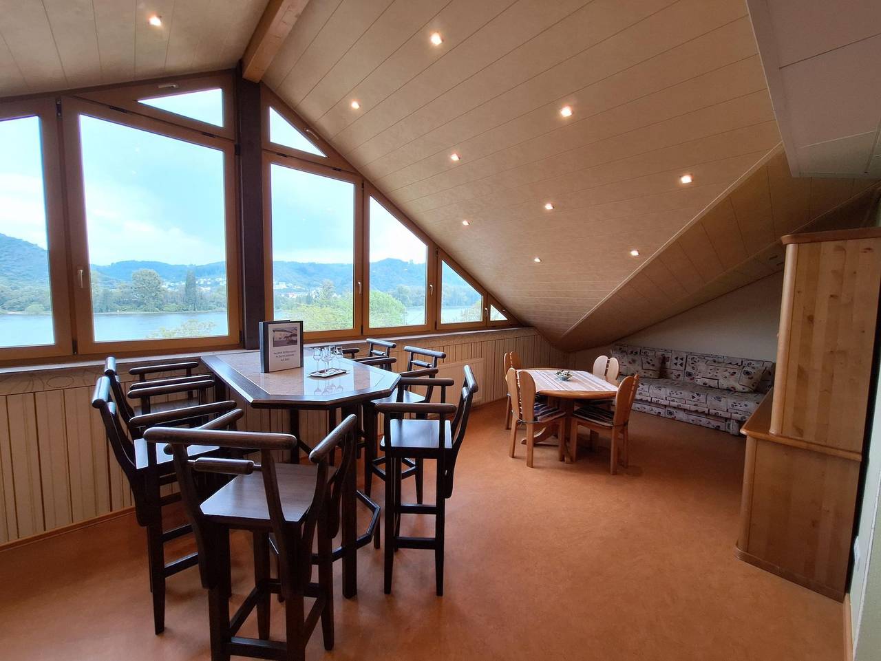 Ganze Ferienwohnung, Ferienwohnung Rhens am Rhein - Ferienwohnung mit Rheinblick in Rhens, Landkreis Mayen-Koblenz