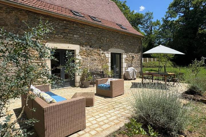 Location de vacances pour 6 personnes, avec piscine ainsi que terrasse et jardin, adapté aux familles à Padirac - 2