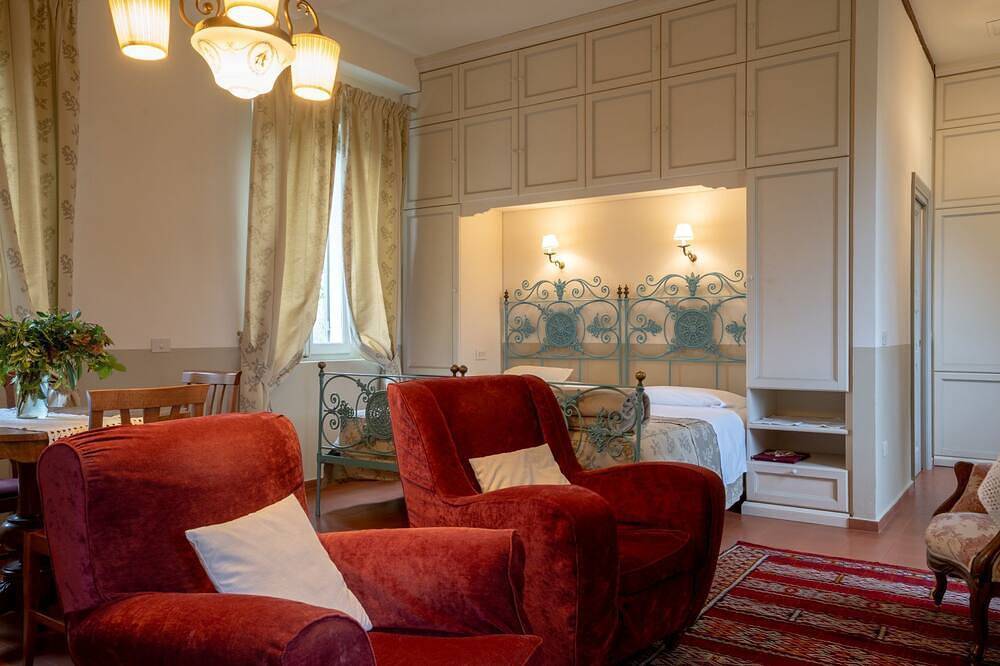 Entire apartment, In old rural farmhouse, with swimming pool, suitable for families in Pesaro, Valle del Metauro