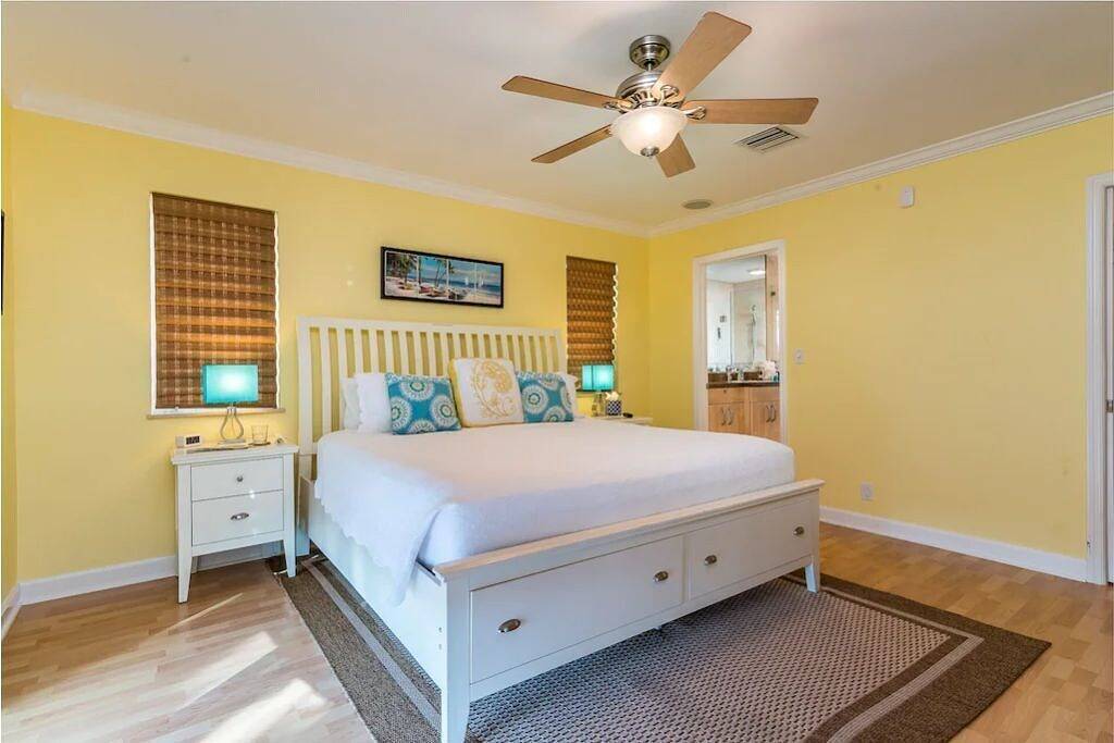 Palm Villa: New Remodel / Waterfront / Salt Water Pool! in Garden Isles, Pompano Beach