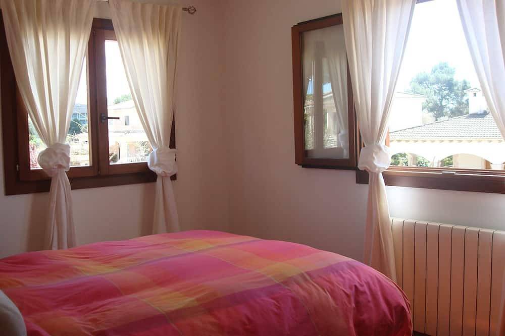 Villa with private pool, terraces, 50 meters from the sea, 50 m Natural Park in Playa de Muro, Muro