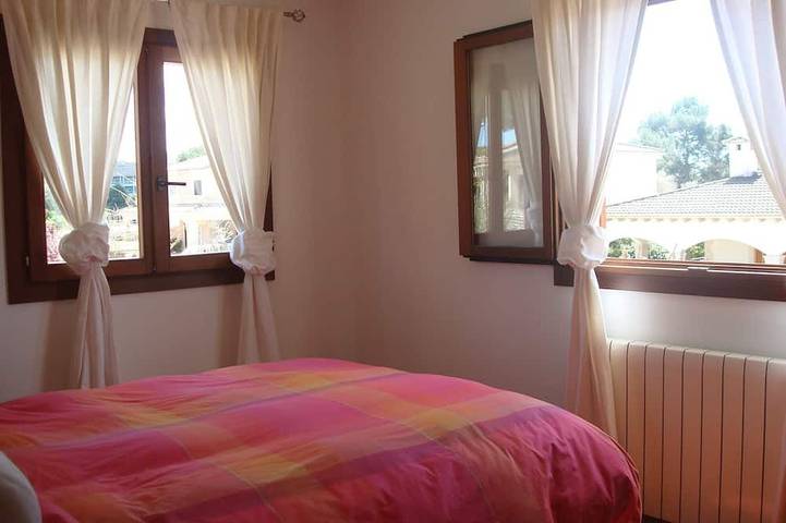 Villa mit Privatpool, Terrassen, 50 m zum Meer, 50 m zum Naturschutzgebiet in Playa de Muro, Muro