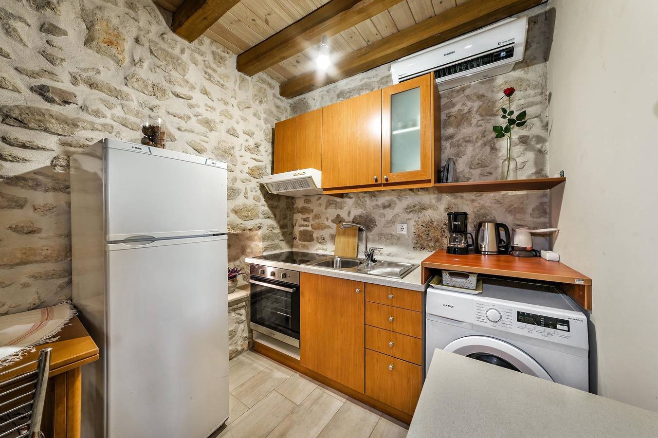 Ganze Wohnung, Ferienwohnung für 2 Personen mit Terrasse in Iraklio-Heraklion und Umgebung