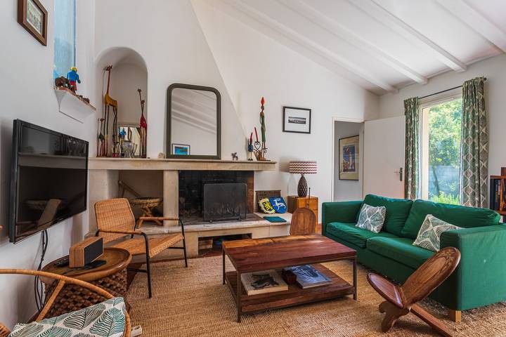 Location de vacances pour 8 personnes, avec terrasse et jardin, animaux acceptés dans Plage de l'Almanarre - 3