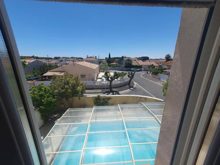 Location de vacances pour 2 personnes, avec jardin et piscine ainsi que vue et terrasse à Cers - 4