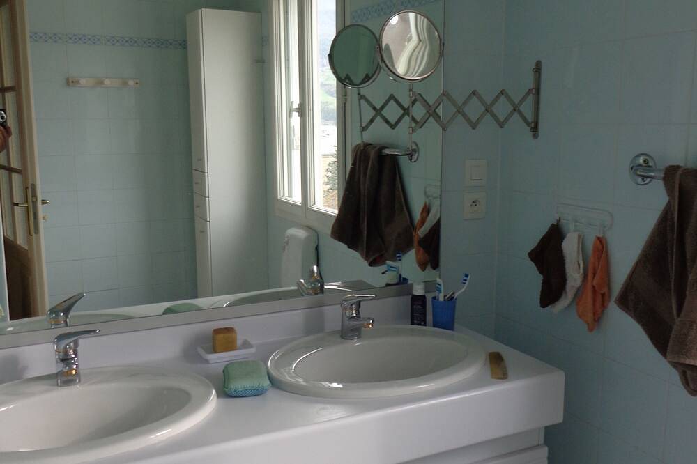 Ganze Wohnung, Large Apartment near historic center, shops and train station in Embrun, Nationalpark Écrins