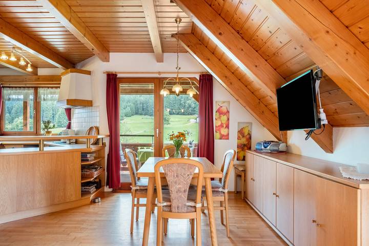 Ferienwohnung für 4 Personen, mit Balkon und Seeblick sowie Garten in Hornberg - 2