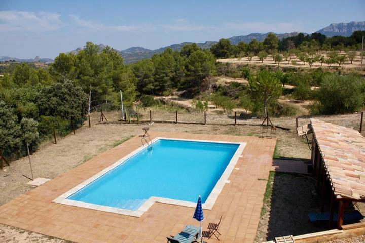 Casa rural para 5 personas, con piscina además de terraza y jardín en Cataluña - 3