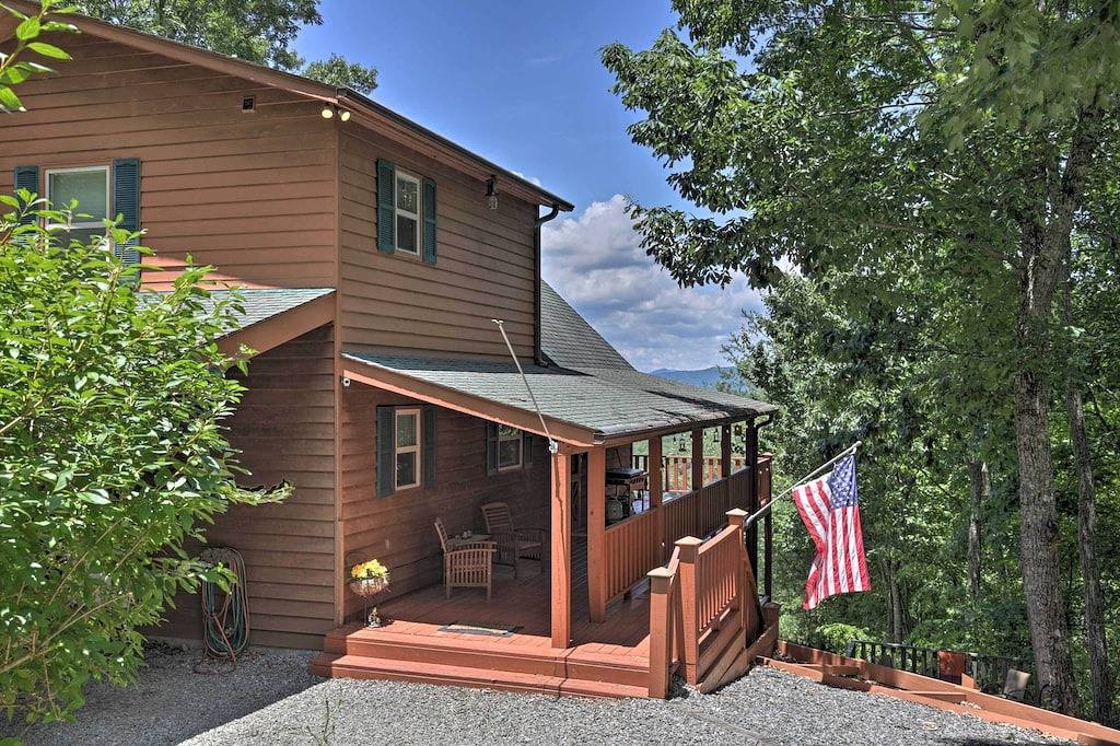 Picturesque Murphy Cabin w/ Fire Pit & Views! in Cherokee County