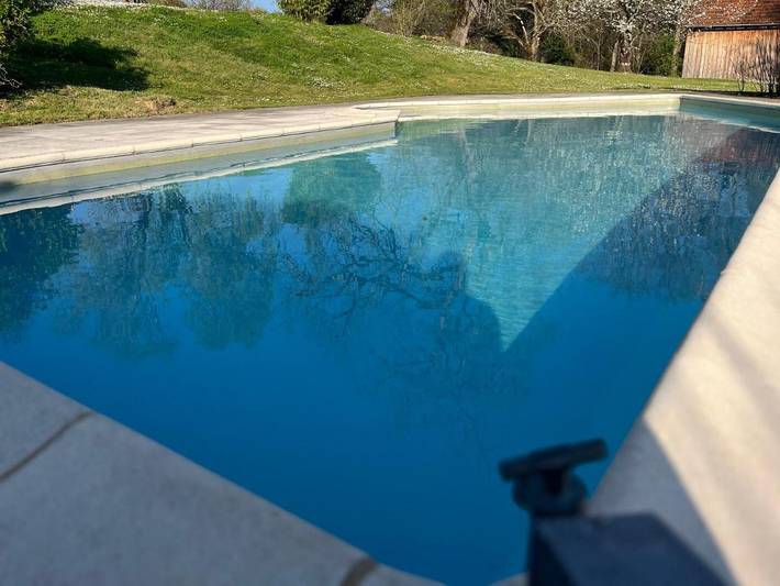 Location de vacances pour 4 personnes, avec jardin ainsi que piscine et vue, animaux acceptés à Simeyrols - 2