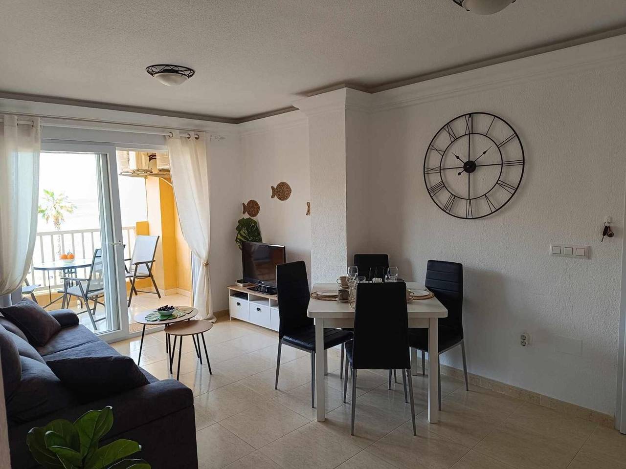 Apartamento inteiro, Apartamento 'Galantos Gemelas' com Vista Mar, Wi-Fi e Ar Condicionado in Los Miradores del Puerto, San Javier