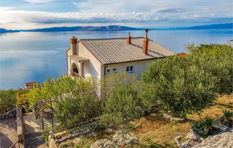 Ganze Ferienwohnung, Charmantes 1-Zimmer-Apartment mit WLAN, Klimaanlage und Terrasse in Strandnähe in Sveti Juraj, Naturpark Velebit