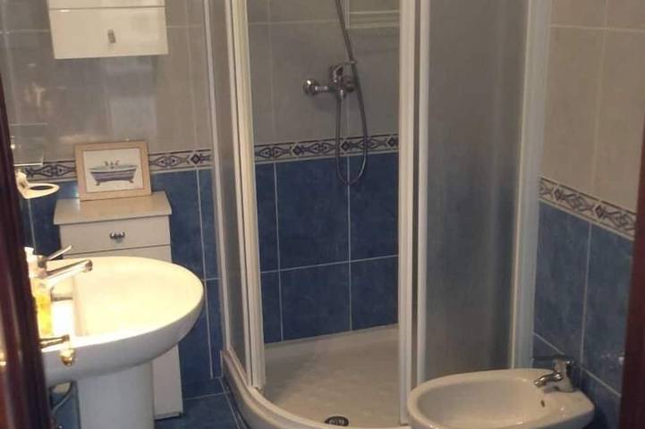 Apartamento entero, Malaga: Wifi, A/C, primera linea de playa, piscina, tenis, espectaculares vistas frontales y despejadas al mar in Torre de Benagalbón, Rincón de la Victoria