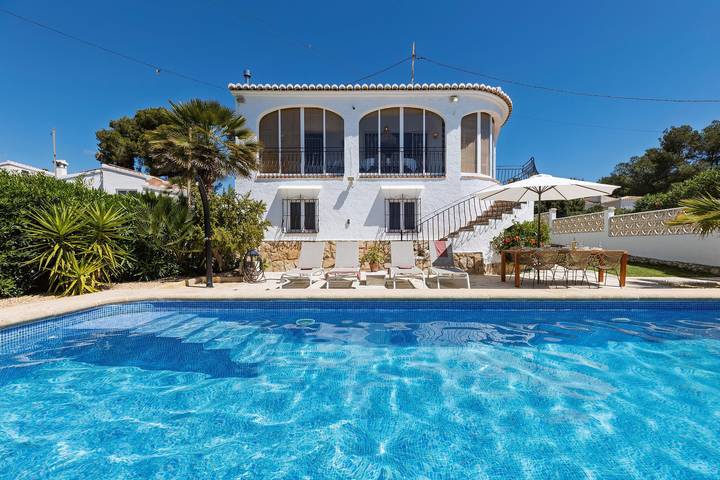 Villa für 6 Personen, mit Pool - 1