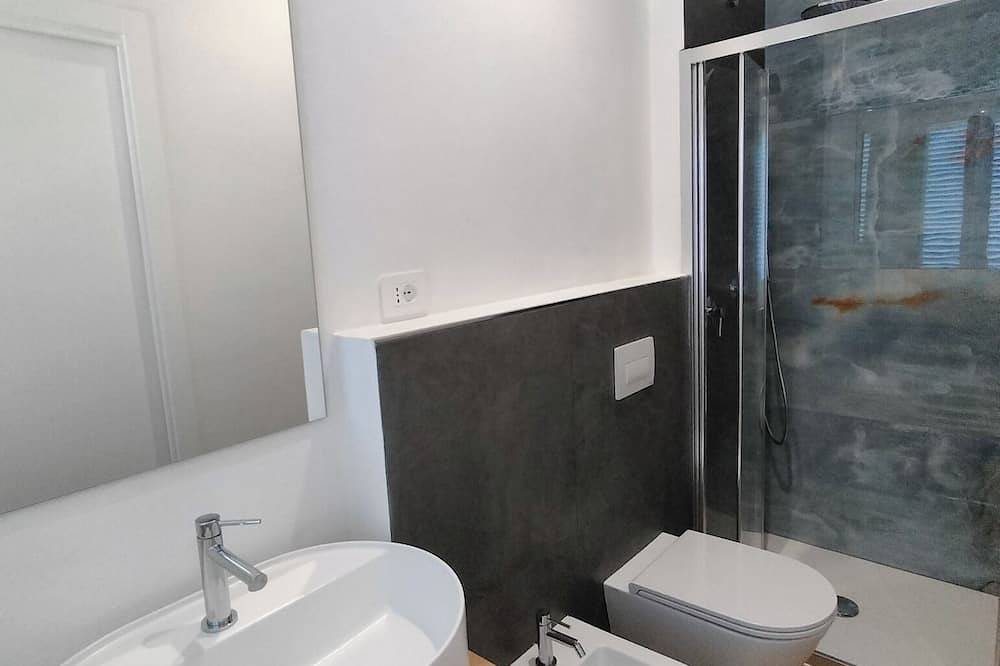 Appartamento intero, Moderno Appartamento Vista Mare con 2 camere, 2 bagni e spiagge a pochi passi in Pomonte, Isola d'Elba