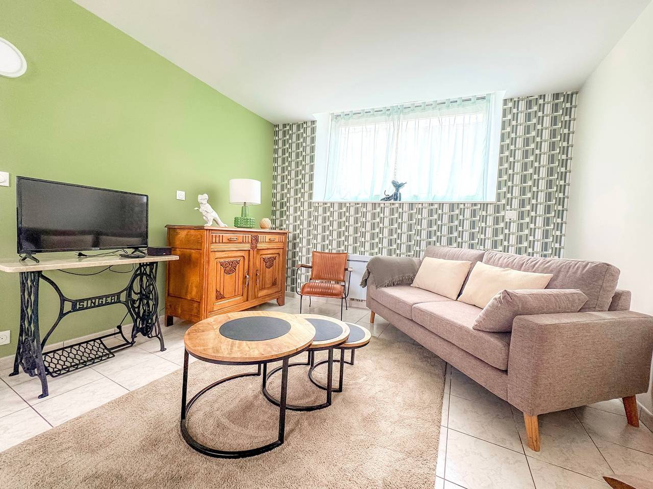 Entire apartment, Renovated Apartment in the Heart of Pont-l’Abbé – River View, Near the Ocean in Pont-l'Abbé, Quimper region