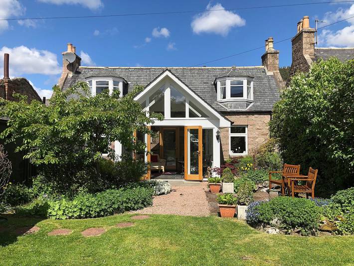 Log cabin for 4 people, with Garden in Ballater