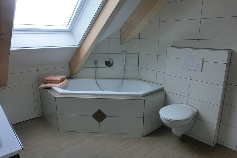 Ganze Wohnung, Ferienwohnung Dachspitz - Weberhof in Egenhofen, Romantische Straße