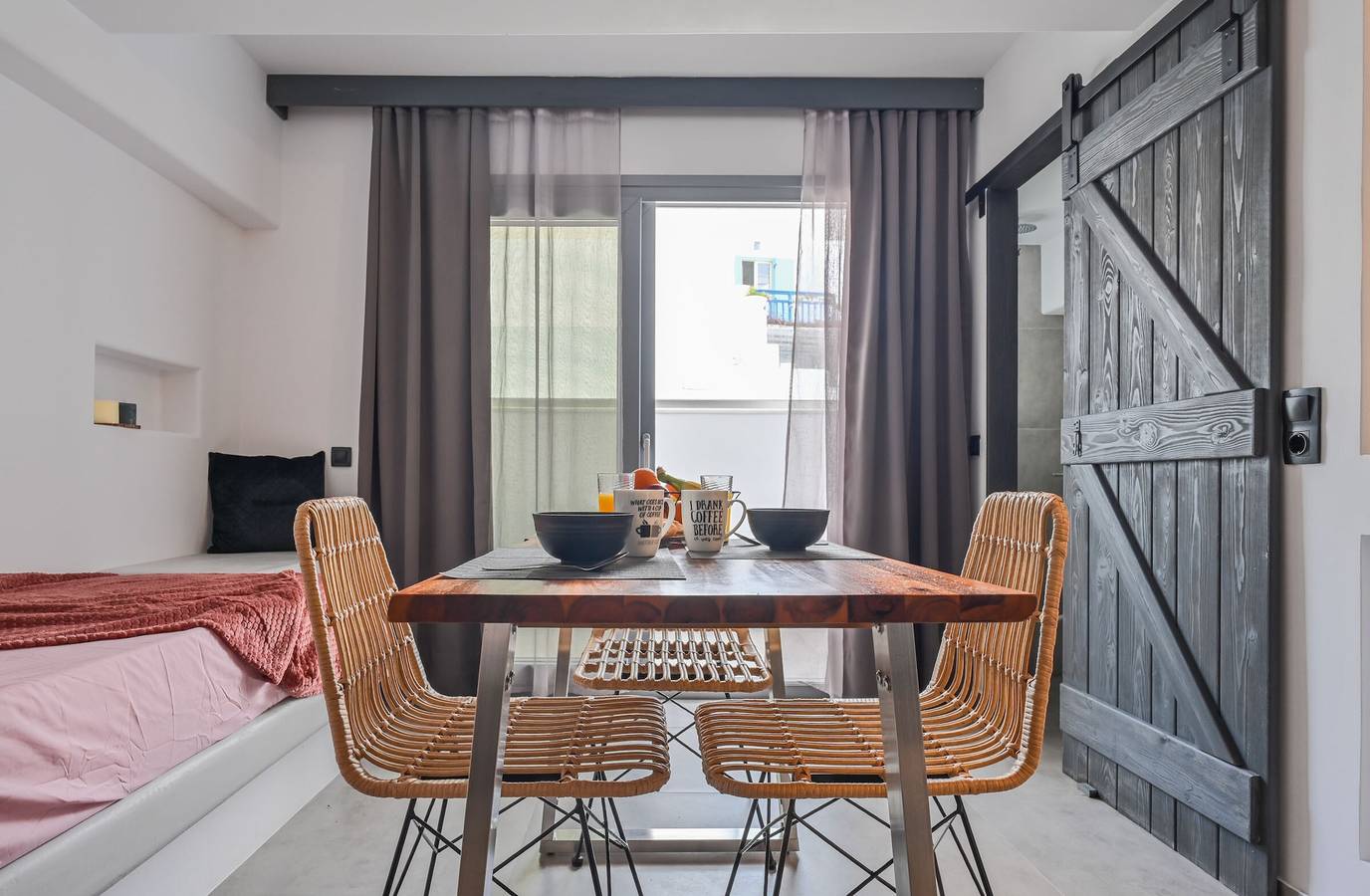 Entire apartment, Superior Suite Semi-Basement Apartment with Private Terrace, Wi-Fi, and Air Conditioning in Naxos City, Naxos