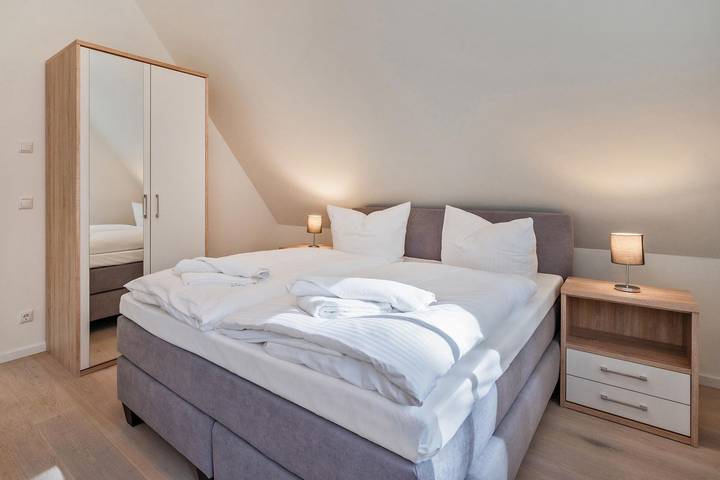 Modernes Ferienhaus im Fischerdorf mit Sauna, Garten & Blick ins Grüne – perfekt zum Abschalten in Zirchow, Usedom