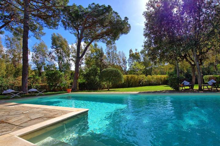 Villa per 12 persone, con Terrazza e Giardino nonché Piscina a Roccamare