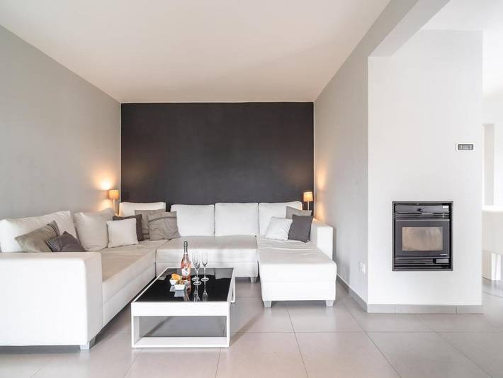 Location de vacances pour 6 personnes, avec jardin ainsi que terrasse et piscine à Saint-Geniès-de-Fontedit - 2