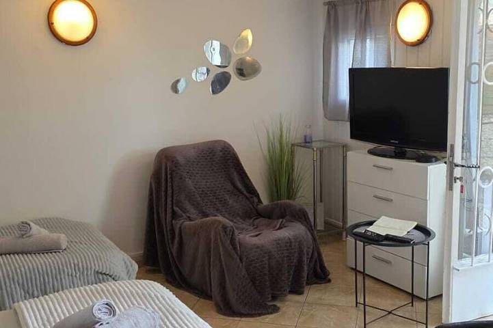 Location de vacances pour 2 personnes, avec piscine et balcon à La Ferté-Gaucher - 3