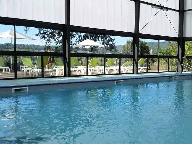Gîte 2 pièces 5 personnes in Collonges-la-Rouge, Région de Brive-la-Gaillarde