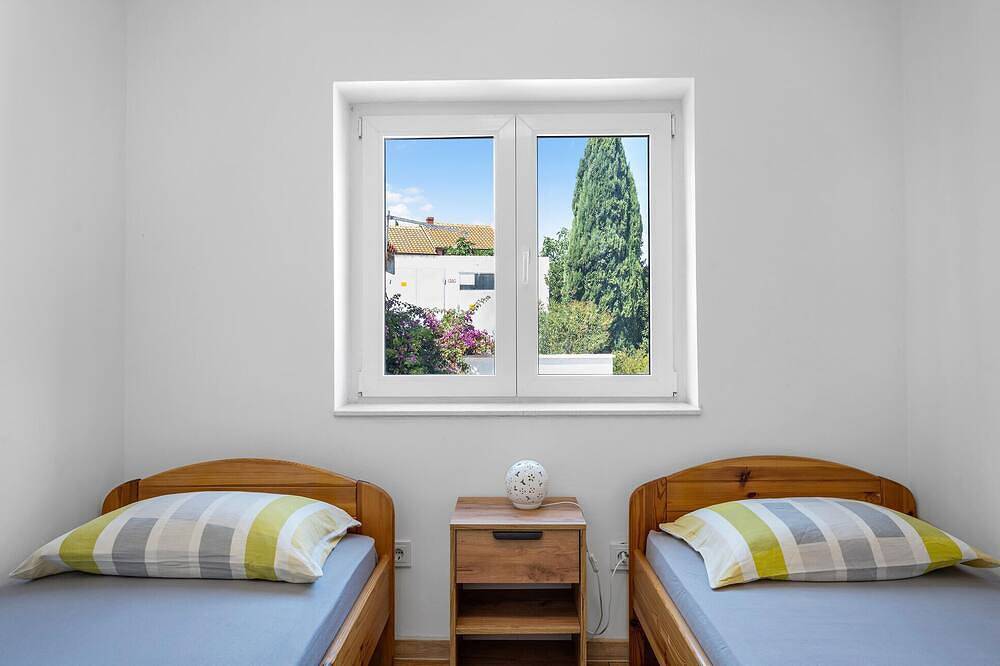 Apartamento entero, Apartamento que admite mascotas en. in Rogoznica, Condado de Šibenik-Knin