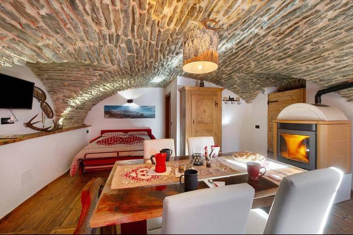 Gîte pour 2 personnes, avec vue ainsi que jardin et sauna à Bionaz