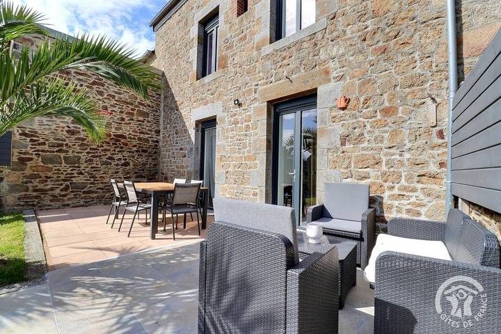 Gîte pour 8 personnes, avec Terrasse ainsi que Jardin et Vue à La Fresnais
