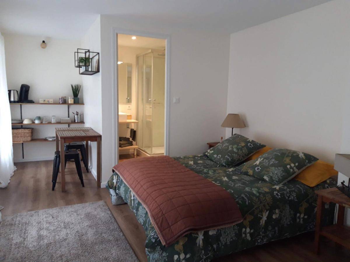 Double Room with Private Bathroom in Coutances, Région de Coutances