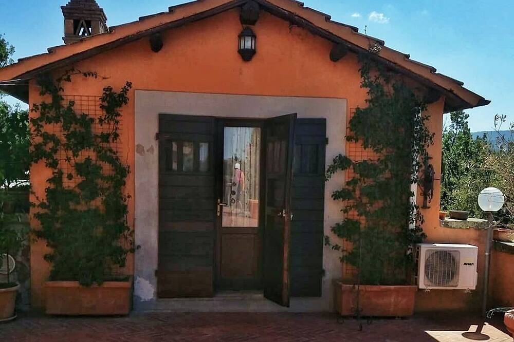 Cottage independent from the villa provided with kitchenette in Viterbo, Viterbo Provinz