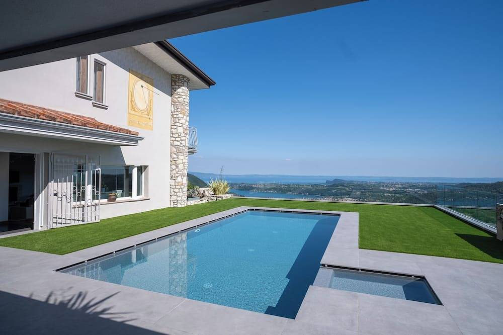 Villa Bellavista - Stunning Lake Garda View & Relaxation in Villanuova sul Clisi, Gardasee-Berge